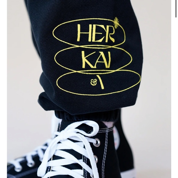 Her Kai & I - BOUNDLESS IN DIVINITY JOGGERS - BLACK BEAUTY ($110 new) - Picture 8 of 9